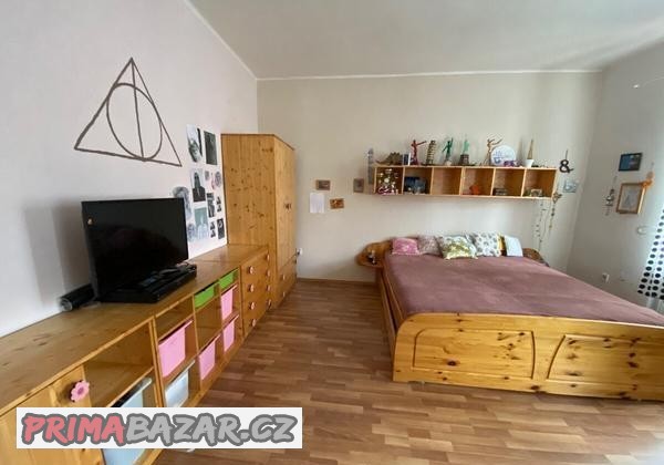 dreveny-nabytek-z-masivu-detsky-pokoj