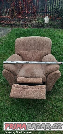 mechanicke-polohovaci-kreslo-v-zachovalem-stavu