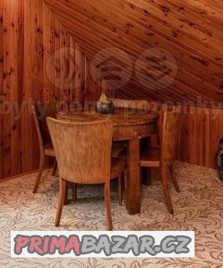 empirovy-stul-s-zidlemi