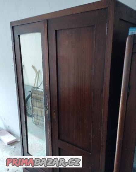 prodam-starou-satni-skrin