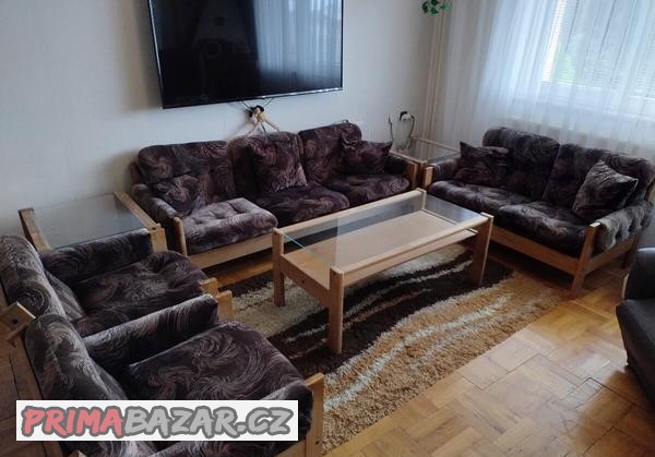 sedaci-souprava-se-stolky