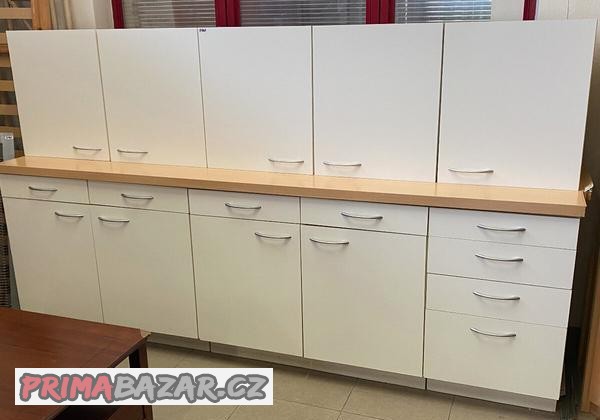 bila-kuchynska-linka-250cm-siroka