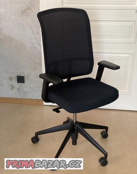 kancelarska-zidle-vitra-am-chair-cerna