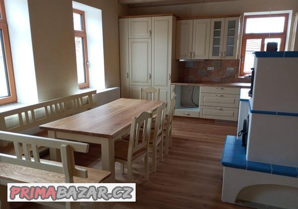 jidelni-koutek-plus-kuchyn