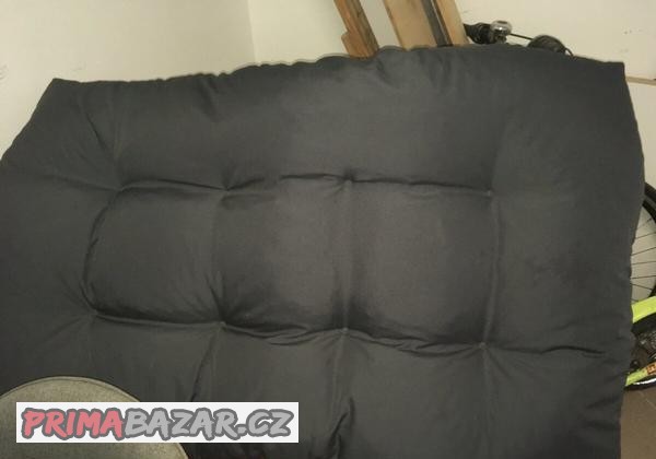 velke-polstare-na-valeni-polstrovani-do-nabytku-z-palet