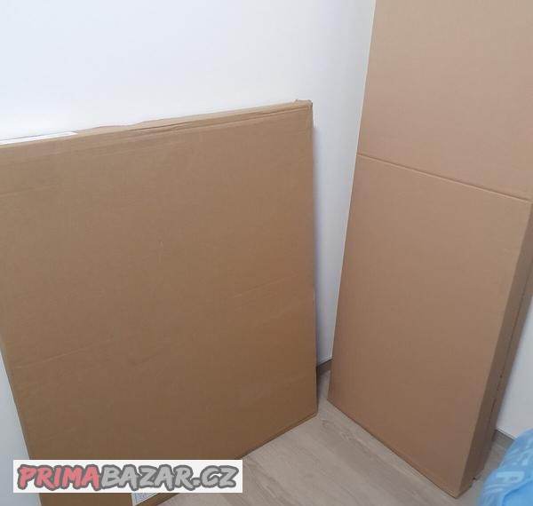 satni-skrin-puls-bila-sedy-beton