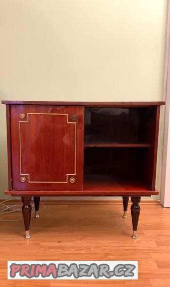 mala-mahagonova-komoda