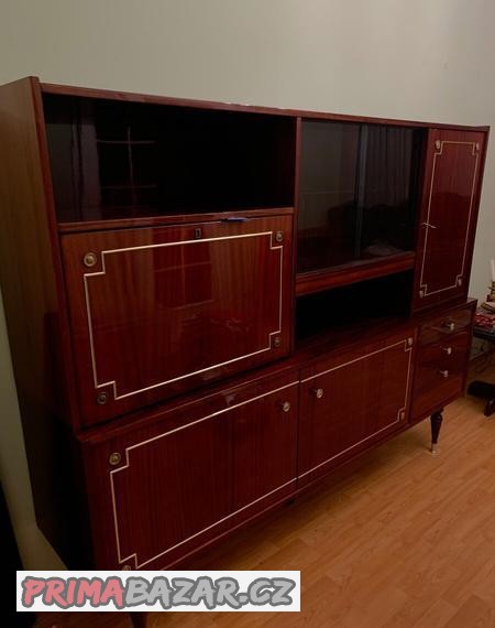 velky-mahagonovy-sklenik