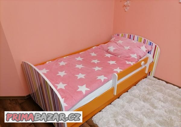 barevna-detska-postel