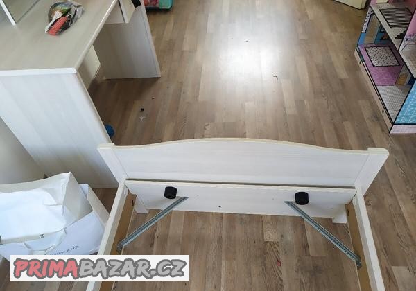 pekny-set-loznice-v-bile-barve-postel-s-nocnim-stolkem-kom