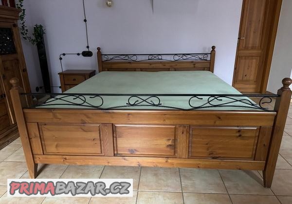 postel-180x200-z-masivu-drevena-postel