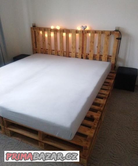 postel-z-palet-2x-zdravotni-matrace-90x200