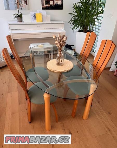 designovy-jidelni-stul-4-zidle-masiv-buk-sklo