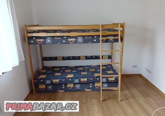 poschodova-postel-z-masivu-s-pristylkou-a-uloznym-prostorem