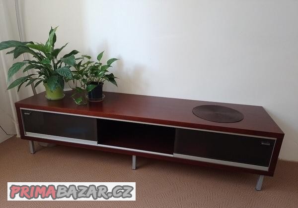 prodam-nizkou-skrinku-pod-televizor
