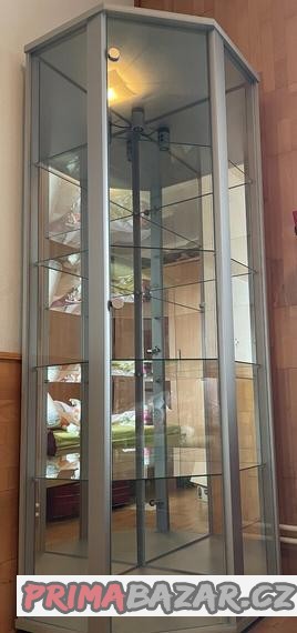 sklenena-vitrinka