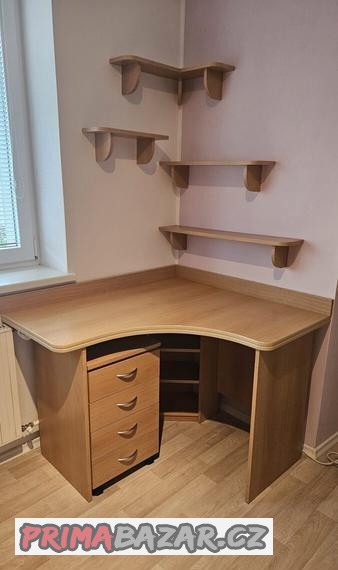 bytelny-psaci-stul