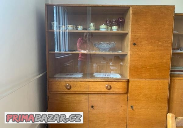 skrin-s-vitrinou