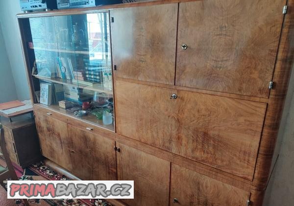 Stara obyvaci stena - americky orech