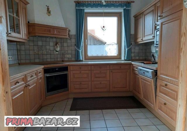 Kuchyňská linka z Německa se spotřebiči - masivní dvířka