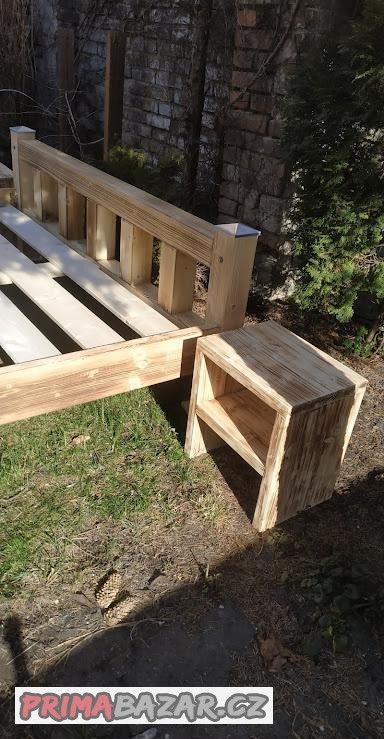 nocni-stolek-z-masivu