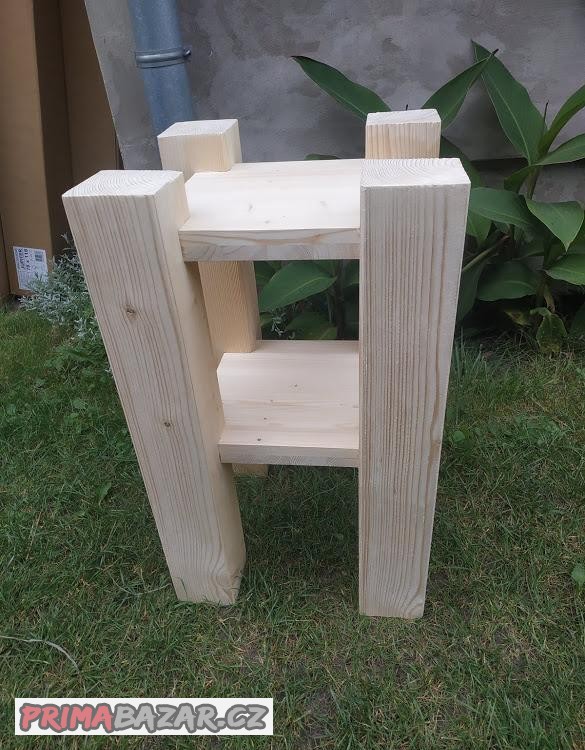 Nový trámový noční stolek