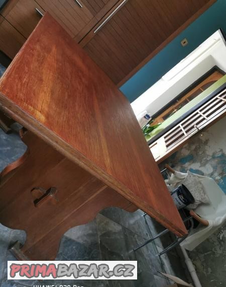 jidelni-rohova-lavice