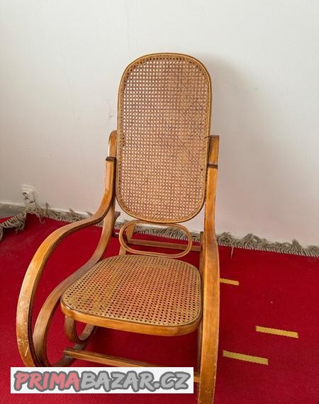 houpaci-kreslo-starozitne