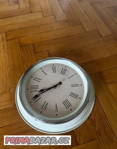 ikea-skovel-nastenne-hodiny-35cm