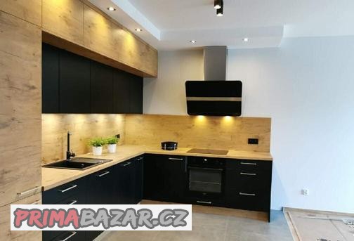 rohova-kuchynska-linka-drevodekor-cerny-mat