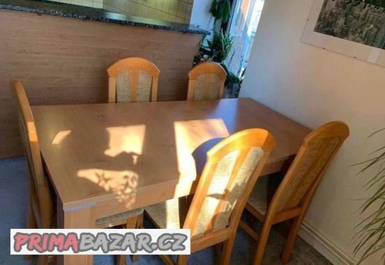 jidelni-stul-a-sest-zidli-masiv