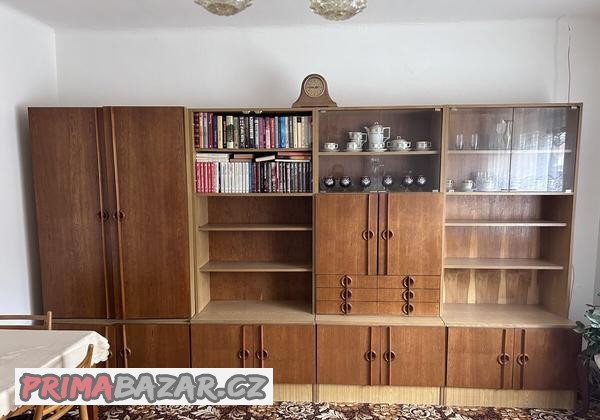 obyvakova-stena-a-sedaci-souprava-za-odvoz