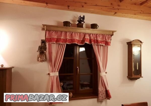 drevena-garnyz-z-masivu-s-polici-na-miru