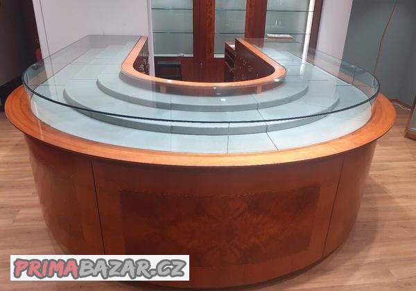 zlatnictvi-pulty-stul-skrine