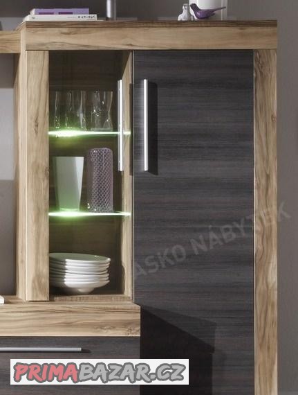 obyvaci-stena-satenovy-orech-hneda-s-led-osvetlenim