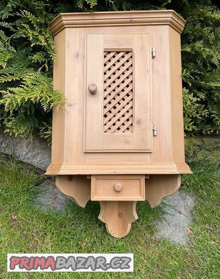 rohova-skrinka-na-poveseni