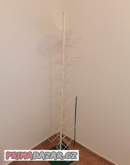 Prodejní stojan obuvi