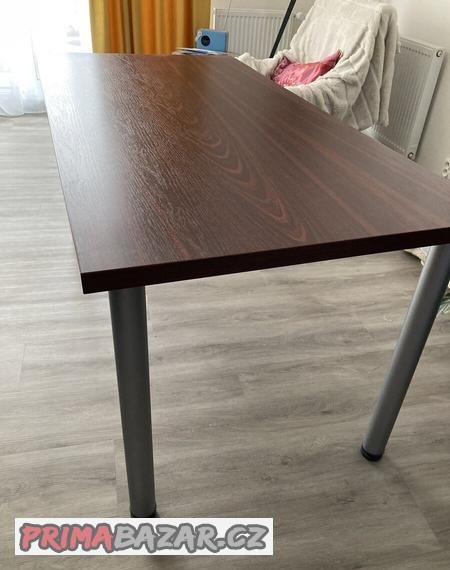 Pracovní stůl se dvěma kontejnery