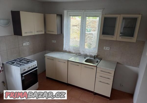 REZERVOVÁNO - Kuchyňská linka (8 částí)