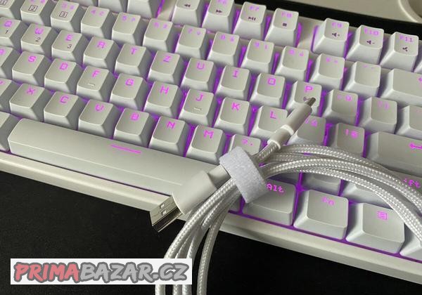 czc-dwarf-bila-klavesnice