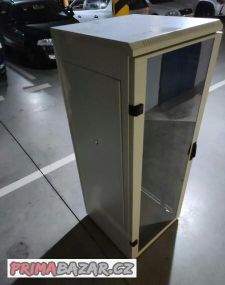 rack-rozvadec-serverova-skrin