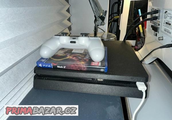 PS4 slim, PS+ premium na rok, plno her