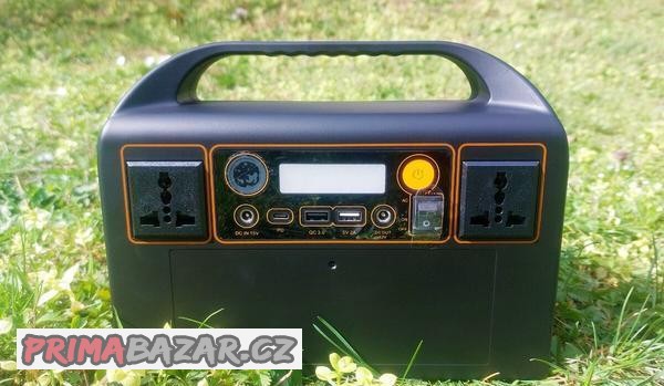 cestovni-baterie-300w-powerbanka-se-zasuvkou