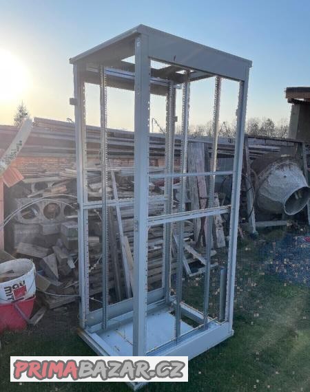 univerzalni-rozvadec-pro-datove-a-telekomunikacni-ucely