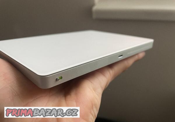 apple-magic-trackpad-bily-jako-novy