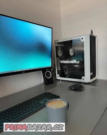 stolni-pc-s-monitorem-zdarma