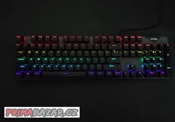 herni-klavesnice-jedel-podlozka-pod-mys-zadarmo