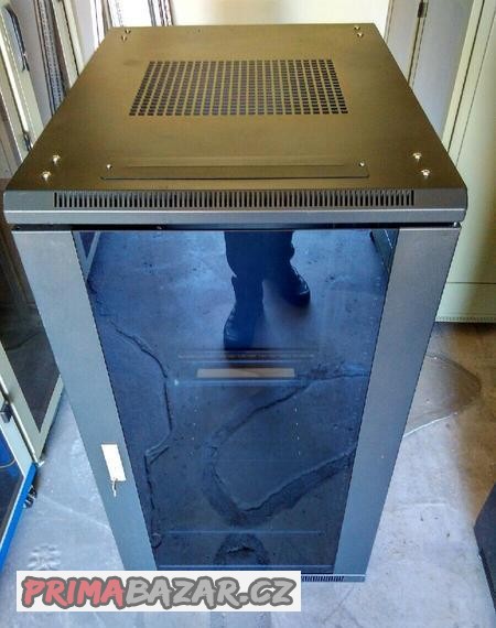 rozvadec-rack-serverova-skrin