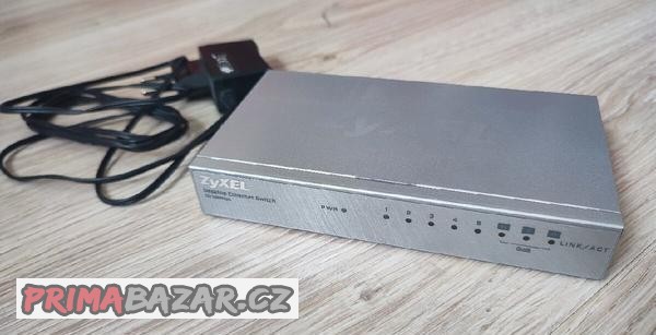 switch-zyxel-10-100-8portovy