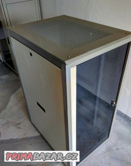 rack-rozvadec-serverova-skrin